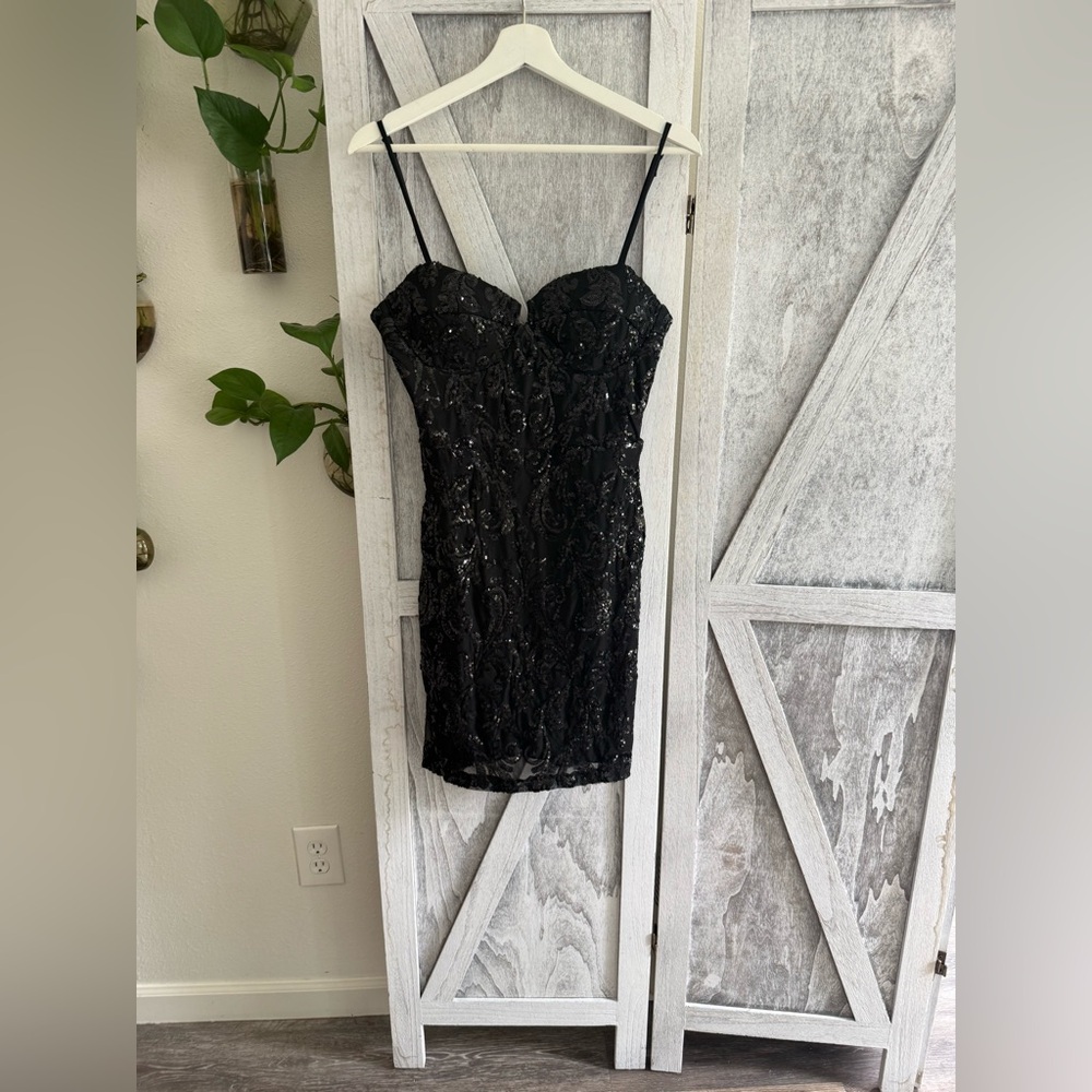*Windsor Gorgeous Black Strapless Dress - Picture 4 of 15